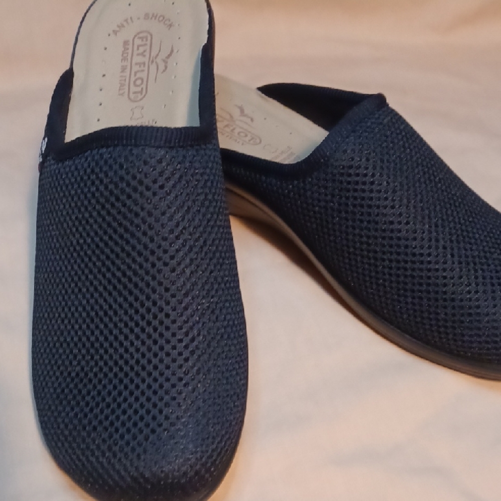 Womens NWOB Fly Flot Clogs